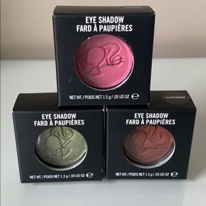 💞 SET: MAC COSMETICS BARBIE LOVES MAC EYE SHADOW